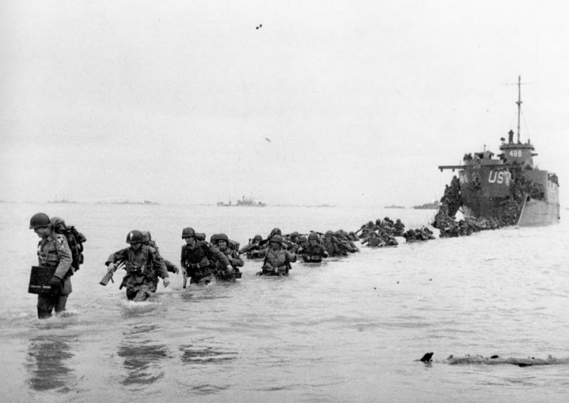 US reinforcements wade ashore at Normandy