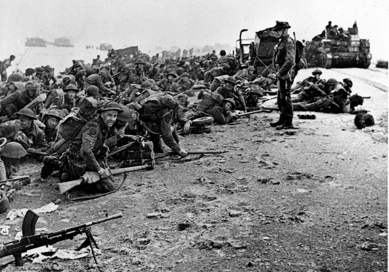 British troops wait for signal to move forward at Normandy
