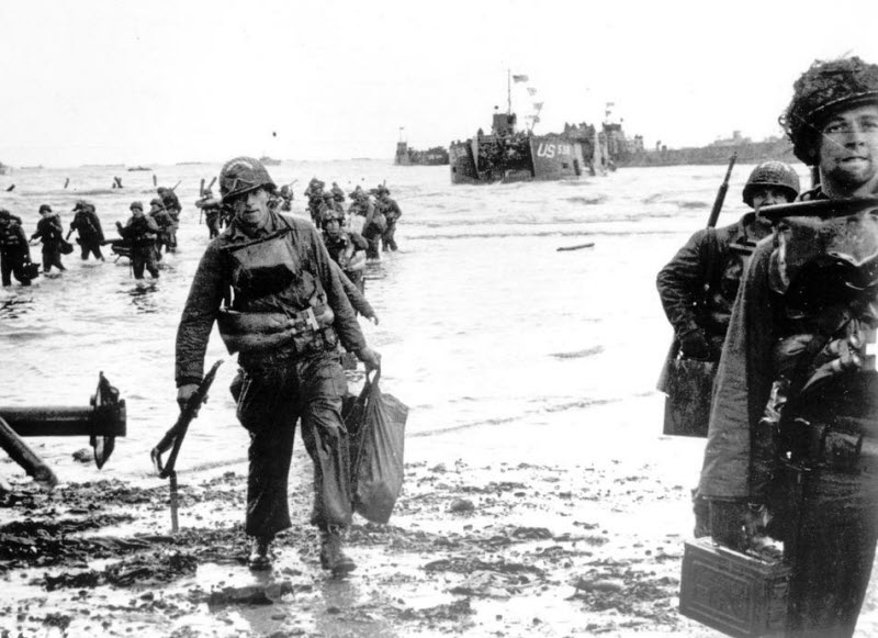 American assault troops move onto Omaha Beach