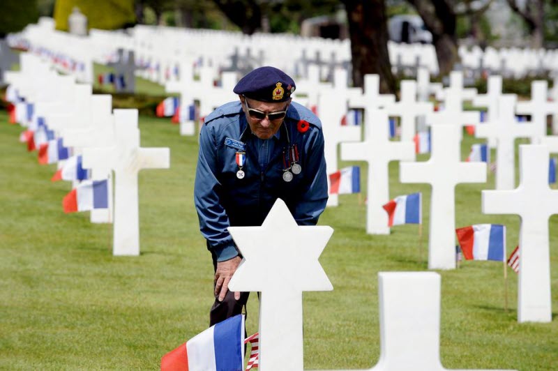 British veteran John Lang visits American cemetery 2009